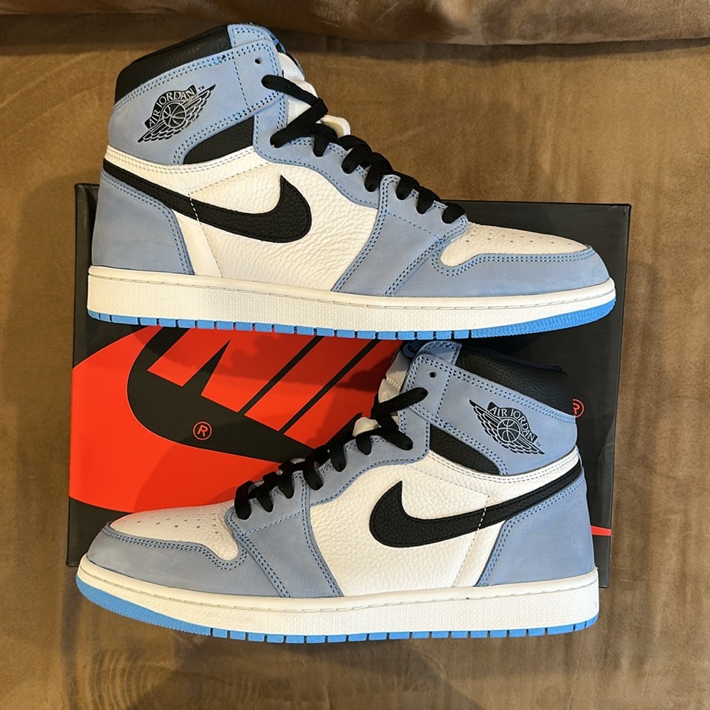 Jordan 1 Retro High OG “ University Blue” size 12.5